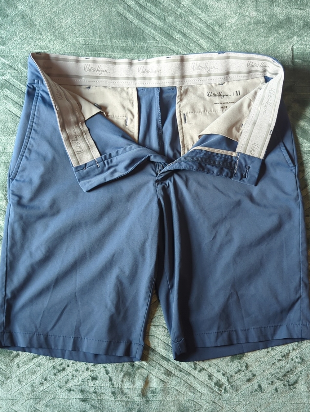 Walter Hagen 11 Men’s Navy Blue Flat-Front Performance Shorts